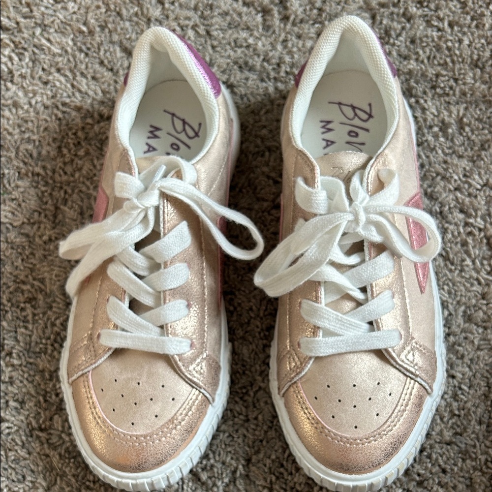 New never worn Blowfish Wela– K metallic Rose Gold Sneakers size 4 1/2 Y